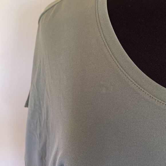 Chico’s Size 2 Army Green Loose Fit Tee - Picture 5 of 5